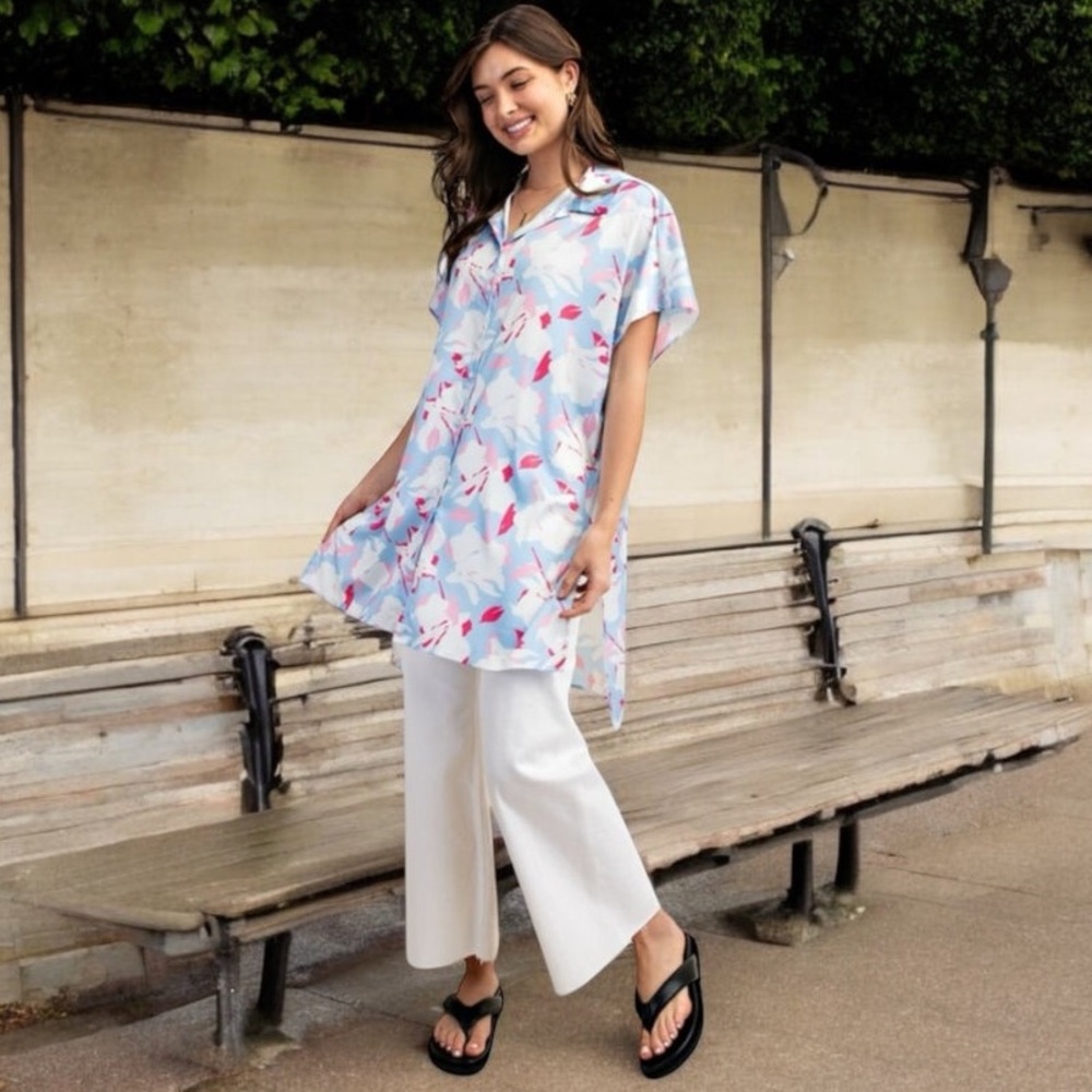 WATERCOLOR GARDEN FLORAL PRINT TOP
( Sky Blue ) - Picture 2 of 7
